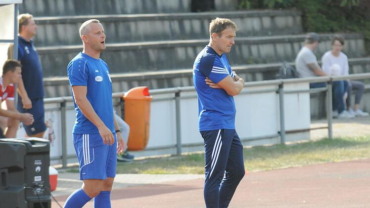 Chef-Anweiser mit &Uuml;berraschungseinsatz: M&uuml;nnerstadts Trainer Goran Mikolaj (rechts). Foto: ssp