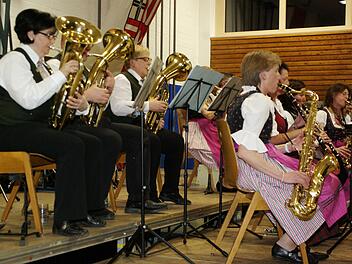 Die Zuwendung für Vereinstrachten, beispielsweise bei Musikkapellen, Trikots und Kleider, lehnte der Gemeinderat ab sofort ab. Eine Regelung für Zuschüsse wir derzeit erarbeitet.        Winfried Ehling/Archiv