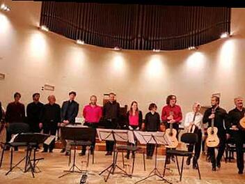 Ein Matinée-Konzert der Gitarrenklasse von Prof. Jürgen Ruck der Hochschule Würzburg findet am Sonntag, 23. Oktober, statt. Foto: Bettina Schmitt