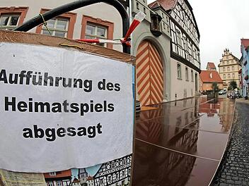 Das Foto ist am ersten Spieltag des Jahres 2013 entstanden. Damals hat die Feuerwehr ihr Gerätehaus zur Verfügung gestellt, damit wenigstens das "Gelage im Schloss" stattfinden kann. 2014 fiel noch ein Spiel aus, seither nicht mehr.  Foto: Archiv/Thomas Malz