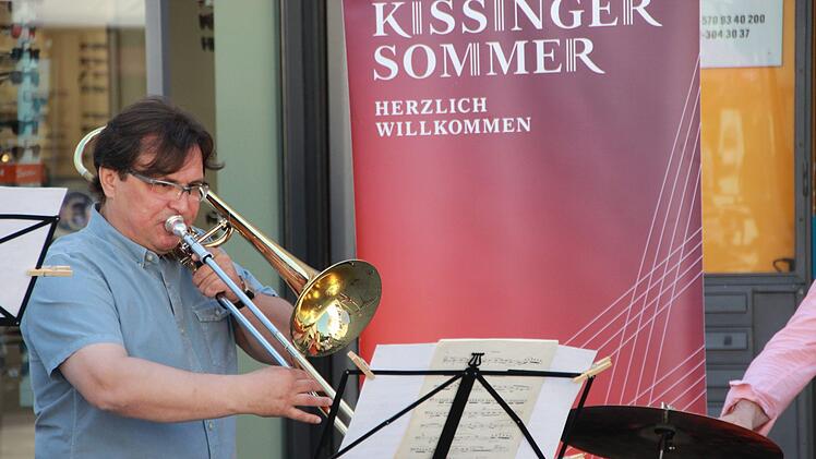 Impression vom Flashmob in Bad Kissingen. Foto: Johannes Schlereth