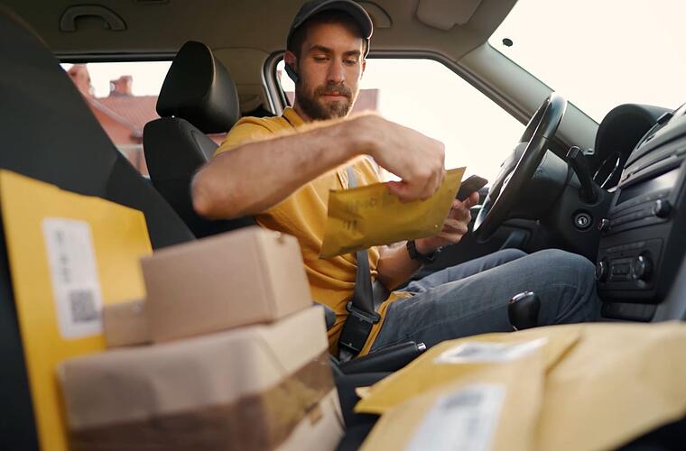 Darf Man Dhl Boten Trinkgeld Geben Paketzusteller und Müllabfuhr: wem darf ich, wie viel Trinkgeld geben?