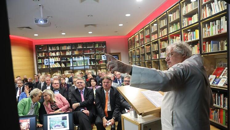 Pater Johannes Pausch philosophierte in seinem Vortrag über den Wert des täglichen Brotes. Fotos: Barbara Herbst