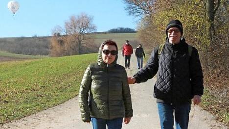 Das sch&ouml;ne Wetter nutzten viele Menschen f&uuml;r einen Spatziergang oder eine kleine Wanderung rund um Hallerndorf. Foto: Mathias Erlwein