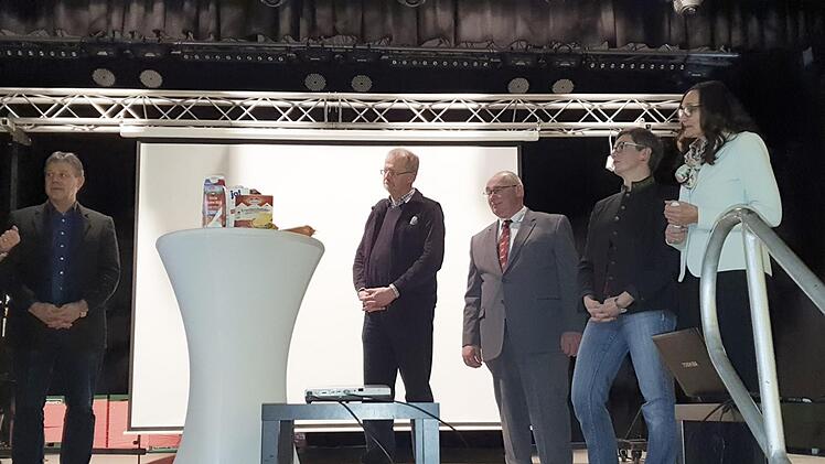 Die Diskussion auf der B&uuml;hne zeigte St&auml;rken und Schw&auml;chen der Landwirtschaft auf.  Maria L&ouml;ffler