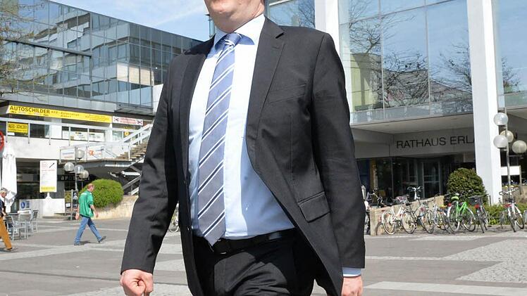 Wir haben dem neuen Erlanger Oberbürgermeister, Florian Janik, vier Bilder gezeigt. Was fällt ihm spontan dazu ein? Foto: Ronald Rinklef