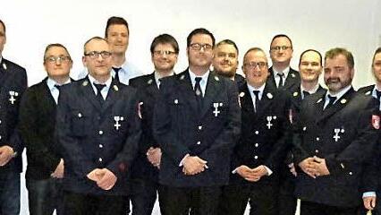 Seit 25 Jahren machen sie Dienst bei der Feuerwehr und wurden nun geehrt. Mit im Bild sind Landrat Wilhelm Schneider (links) sowie die Vertreter der Feuerwehrdienstaufsicht im Landkreis Haßberge.