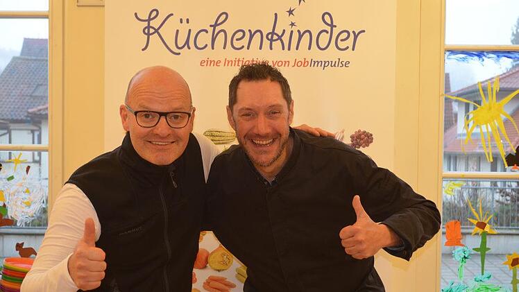 Ein gutes Team: Mirko Reeh (rechts) ist für gesunde Ernährung zuständig, Oliver Mager für Musik und Bewegung. Foto: Gabi Bertram