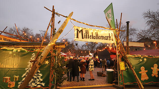 Festlicher Glanz auf dem Fürther Mittelaltermarkt in der Innenstadt