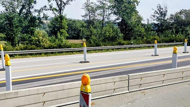 Autobahn, Ausfahrt, Baustelle, Bauarbeiten, Sperrung, Sanierung