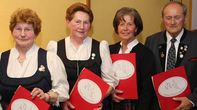 Barbara Röhrer, Liesl Schmitt, Gertrud Habermann und Johann Habermann (v.l.) wurden ausgezeichnet.