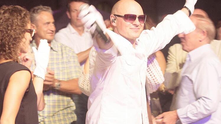 Zug durch die Fangemeinde bei "I can't dance". Foto: Jochen Nützel