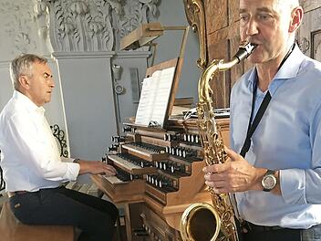 Georg Schäffner und der Saxofonist Johannes Neuner im Konzert