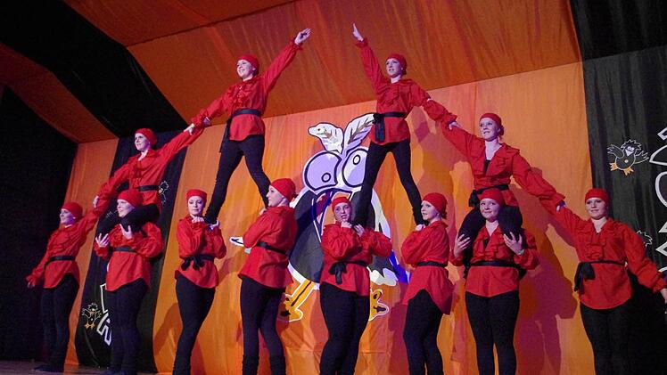 Die Teenies von "Dance 4Fun" eroberten als Piraten die Turnhalle.