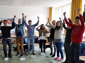 Im Klassenzimmer galt: Kamera läuft! Die Schüler trainierten damit Rhetorik, Präsentation und Kommunikation. Foto: WJ Coburg