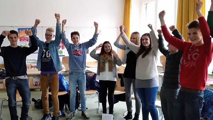 Im Klassenzimmer galt: Kamera läuft! Die Schüler trainierten damit Rhetorik, Präsentation und Kommunikation. Foto: WJ Coburg