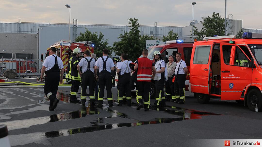 Feuer in Industriebetrieb in Alzenau – Schaulustige behindern Feuerwehr