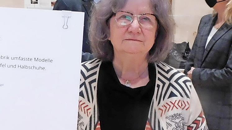 Für Gabriele Förster, einst Mitarbeiterin der Schuhfabrik, war der Besuch der Vernissage ein Muss.