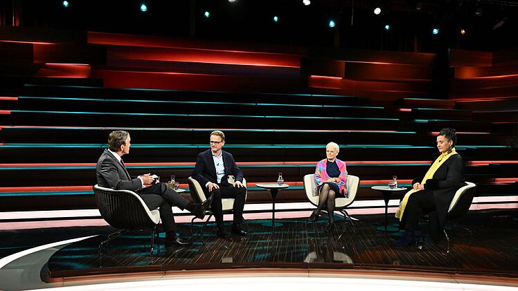 Im ZDF-Talk diskutierten am Dienstag, von links: Moderator Markus Lanz, Carsten Linnemann, Ulrike Hermann und Efrat Machikawa.
