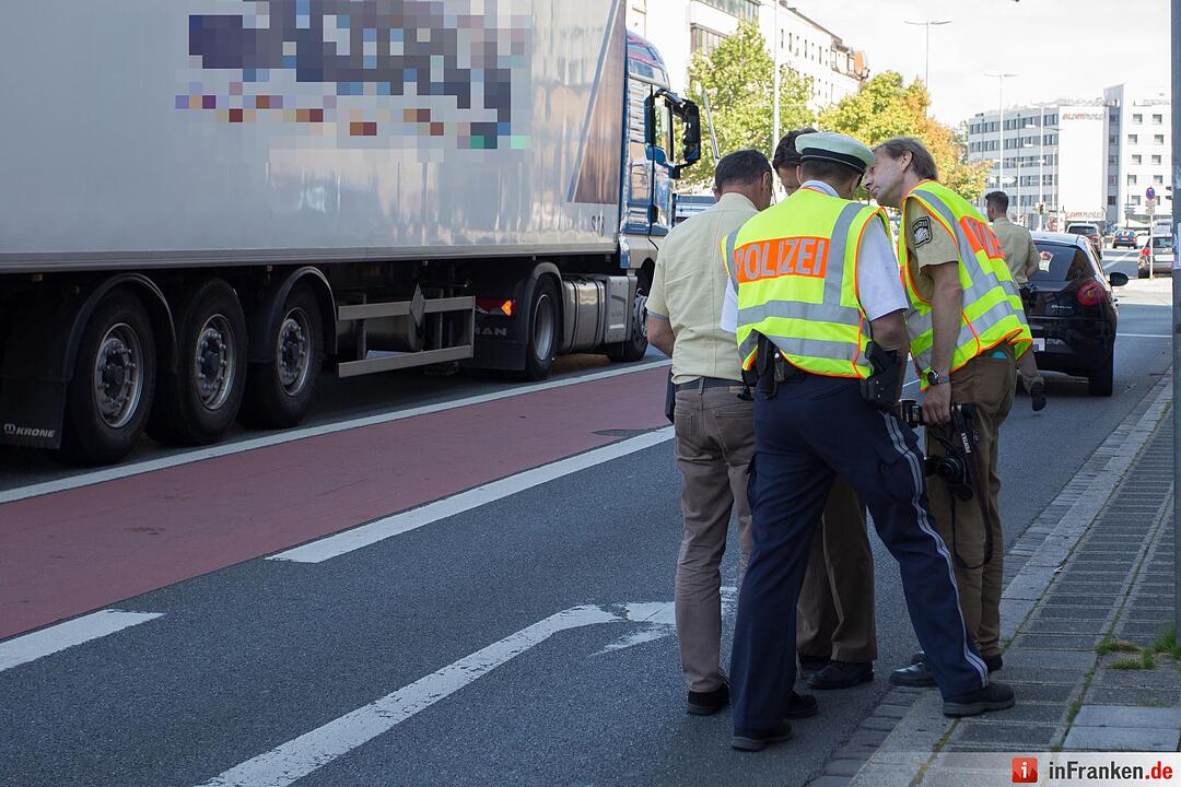 Fußgängerin stirbt bei Unfall in Nürnberg