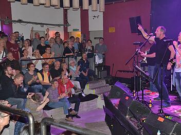 16 Bands in acht Stunden: Die MIH organisierte ein Konzert zu Ehren von Georg Ort. Unser Foto zeigt "Funk Floyd".  Fotos: Bernhard Panzer