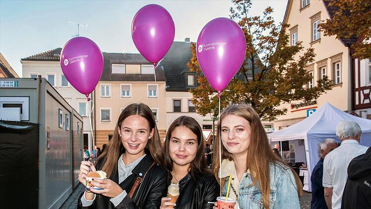Auch die Jugend genießt das Haßfurter Straßenfest.