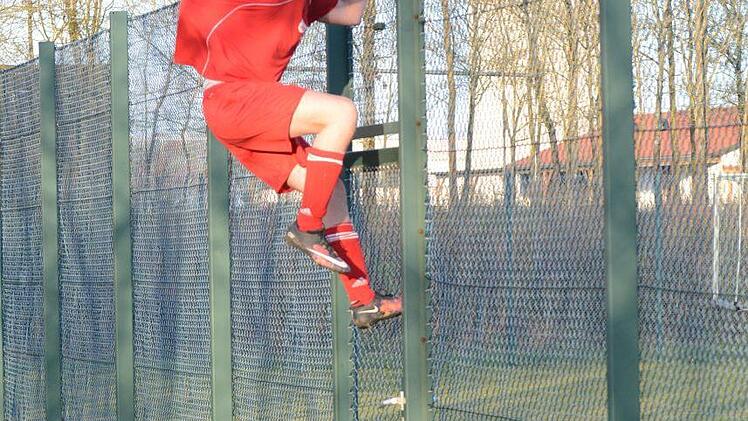 Selbst ist der Mann: Johannes Friedl von der U-19 der JFG Wern-Lauertal. Foto: ssp