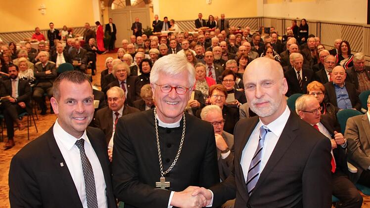 Bürgermeister Toni Schick (von links), Landesbischof Heinrich Bedford-Strohm und OB Kay Blankenburg. Foto Ralf Ruppert