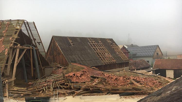 Ein  Anblick, den Familie Thaler aus Untersteinach bei Burgwindheim nie vergessen wird: ihr Hof, nachdem Sturm Fabienne hier gewütet hatte.Foto:  Anette Schreiber