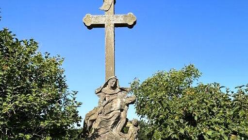 Eines von vielen bemerkenswerten Steindenkm&auml;lern in Wermerichshausen, eine ausdrucksstarke Piet&aacute;-Gruppe.