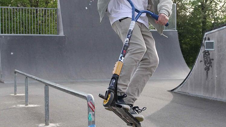 Elliot Arnold zeigt seine Tricks.  Foto: Andreas Brandl