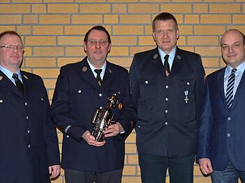 Ehrungen standen bei der Feuerwehr Seubrigshausen an. Unser Bild zeigt (von links) Wolfgang Klöffel, Joachim Schneider, Markus Reichert und Michael Kastl.  Foto: Björn Hein