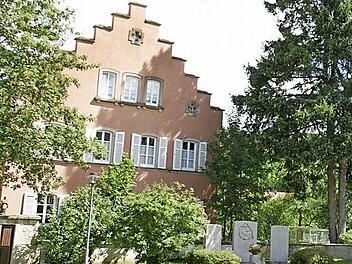 Das Pfarrhaus in Oberschleichach: Hier werden bald Flüchtlinge wohnen.  Foto: Archiv/sw