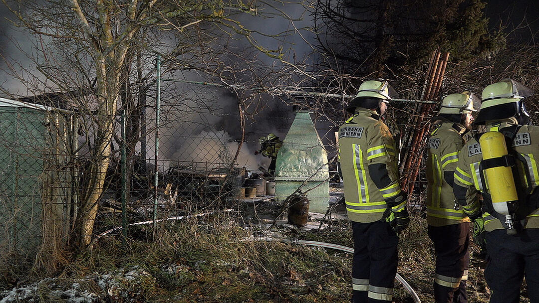 Tragödie in Mittelfranken: 56-Jähriger und seine zwei Hunde sterben bei Feuer in Gartenlaube