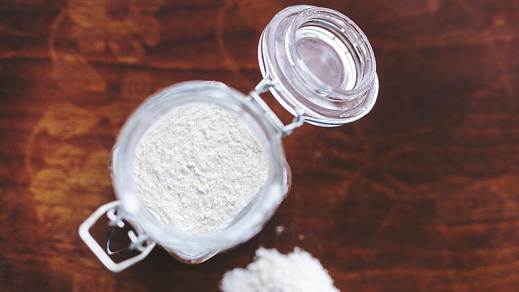 Die meisten der von Öko-Test getesteten Mehle sind "sehr gut", viele fallen jedoch auch negativ aufgrund von Schimmelpilz-, Mineralöl- und Pestizidrückständen  auf. Foto: kaboompics/pixabay.com.