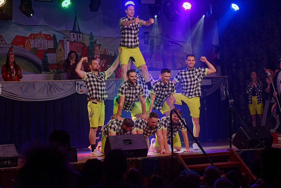 Super Kostüme, Show, Sketche und Tanz in Hirschaid!