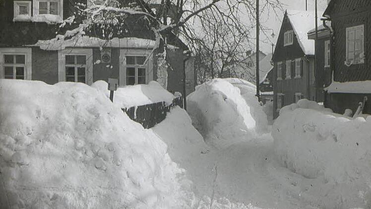 Die Einwohner von Presseck hatten im Winter vor 50 Jahren mit Schneemassen zu kämpfen. Foto: Hans Seyferth (†)