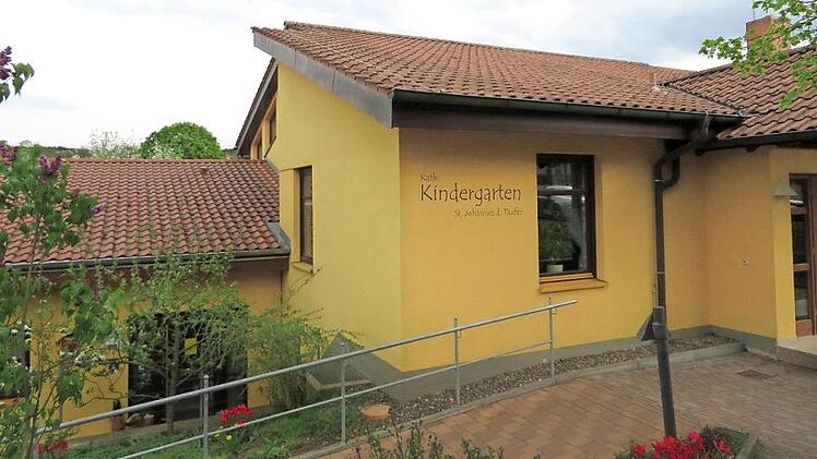 Bald beginnt der Bau: Der Kindergarten wird erweitert und bekommt so 18 neue Plätze. Foto: Monika Schütz