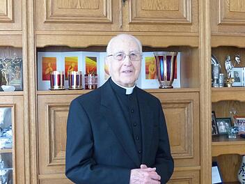 Erzbischof emeritus Dr. Karl Braun begeht bei geistiger Frische seinen 90. Geburtstag. Foto: Marion Krüger-Hundrup