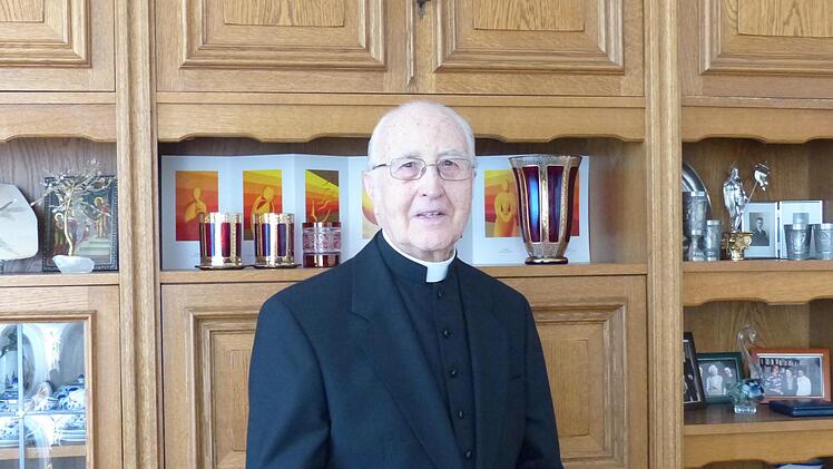 Erzbischof emeritus Dr. Karl Braun begeht bei geistiger Frische seinen 90. Geburtstag. Foto: Marion Krüger-Hundrup
