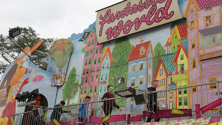 Geisterbahn war gestern, in der "Fantastic World" erlebt man wackelige Brücken, Regenbogen, ein Spiegelkabinett und einen verrückten Gärtner Fotos: Sonja Adam