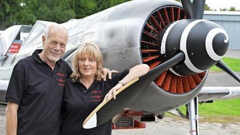 Ricarda Kohlmann teilt die Flugzeugliebe mit ihrem Lebensgefährten seit nun sieben Jahren. Foto: Ronald Rinklef