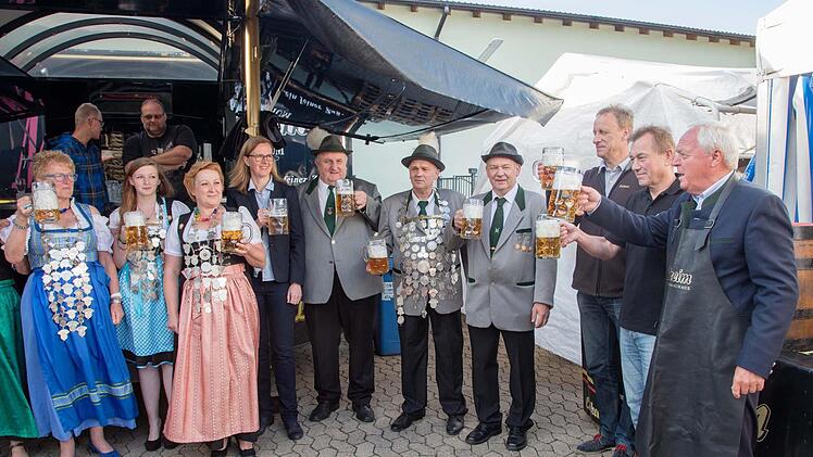 "Ein Prosit der Gemütlichkeit" hieß es beim Michelauer Schützenfest. Foto:kag