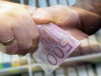 Bestechung und Bestechlichkeit: Gegen zwei ehemalige Bundestagsabgeordnete wurde Strafanzeige gestellt: Betroffen ist auch Eduard Lintner, ehemaliger Bundestagsabgeordneter aus Unterfranken.  Peter Steffen, dpa