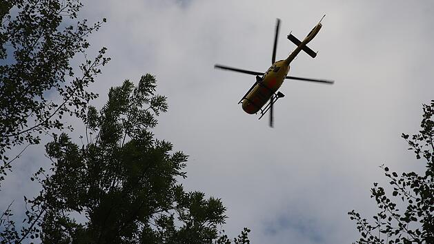 Handwerker erleidet schwere Verletzung: Rettungshubschrauber im Einsatz