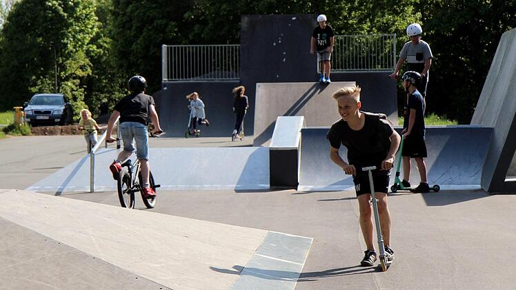 Die neue Skateanlage kann nicht nur mit Skateboards, sondern auch mit BMX-Rädern, Inline-Skates und Scootern benutzt werden. Foto: Richard Sänger