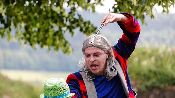 Gastregisseurin Stephanie Kuhlmann hat mit dem Stück "Der Räuber Hotzenplotz" einen rasanten Theaterspaß inszeniert. Foto: Matthias Hoch