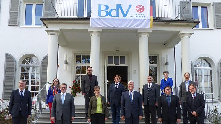 Der neugewählte Landesvorstand des Bundes der Vertriebenen.  Das Foto entstand noch vor dem Lockdown.Susanne Marb