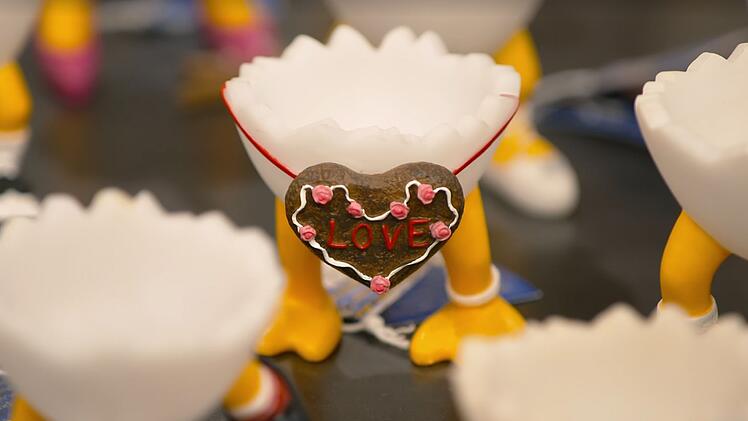 Der Fantasie waren bei der Firma Casablanca wohl kaum Grenzen gesetzt. So gibt es unter den "Freunden von Speedy" einen "Love"-Eierbecher (Foto), aber auch Figuren wie Gärtner oder Läufer.