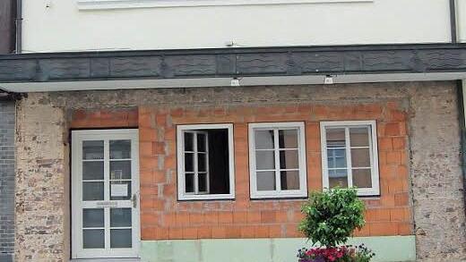 Kritik löst die Fassade des Gebäudes in der Inneren Bamberger Straße 3 aus.  Foto: Andreas Welz